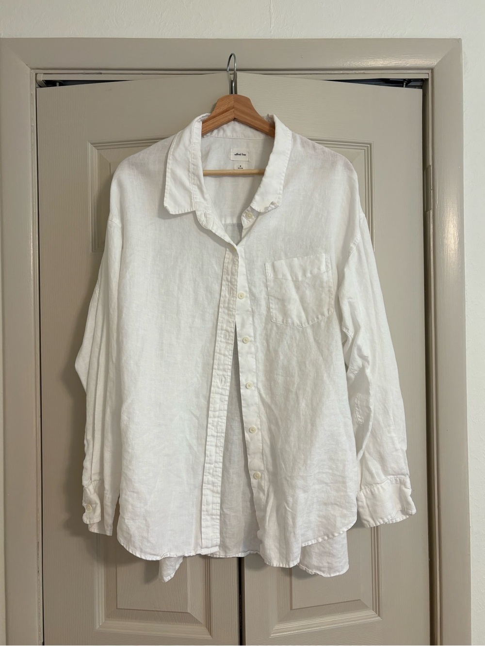 Aritzia (wilfred free) - Classic White 100% Linen Button-Up Shirt - Relaxed Fit